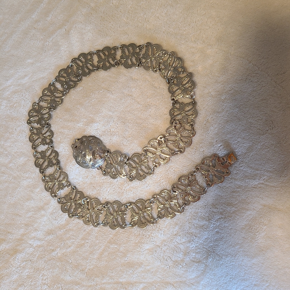 Silver tone western chain belt with flower details